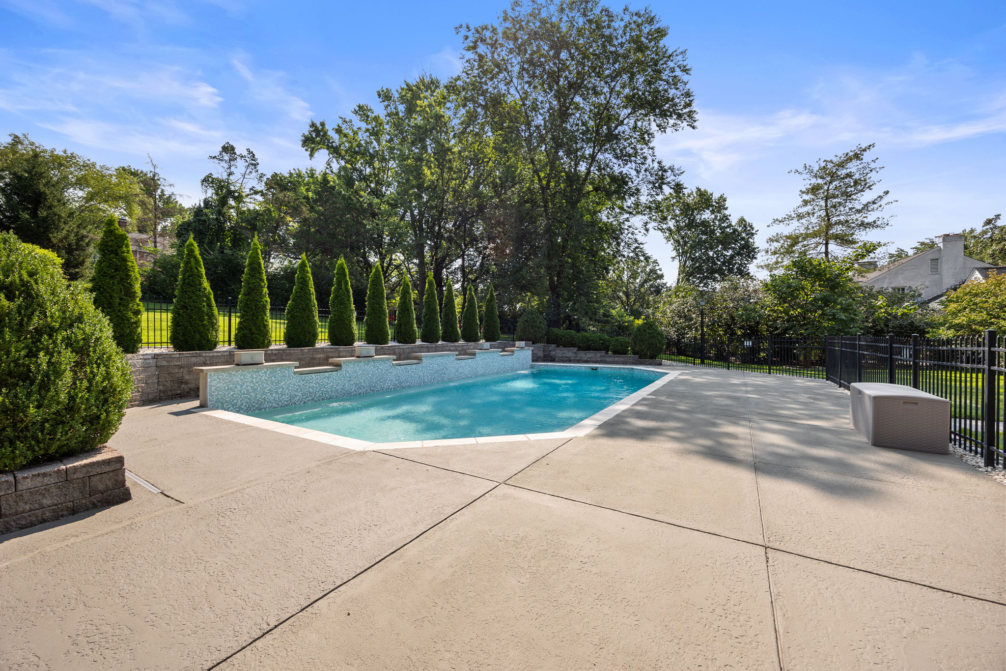  This classic Berkshire home offers curb appeal galore - 物件實景