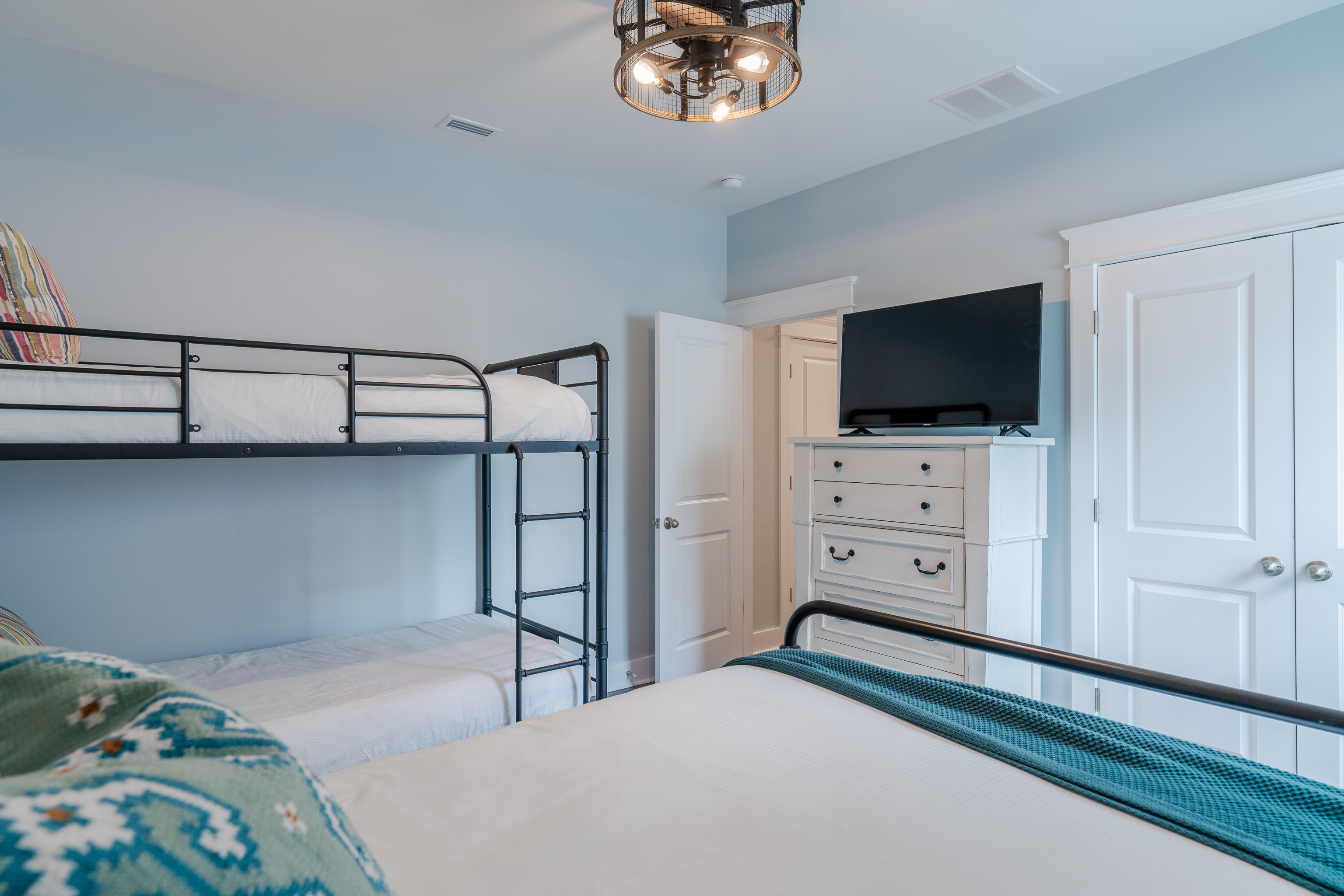  Rental-Ready Coastal Retreat with Heated Pool and No HOA - 物件實景