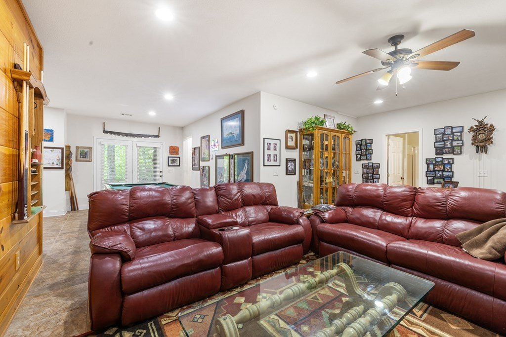 Blairsville, Georgia, 30512, United States, 3 Bedrooms Bedrooms, ,4 BathroomsBathrooms,Residential,For Sale,1895292