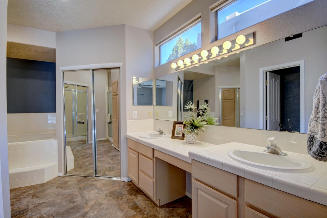 Albuquerque, New Mexico, 87114, United States, 4 Bedrooms Bedrooms, ,4 BathroomsBathrooms,Residential,For Sale,1941091