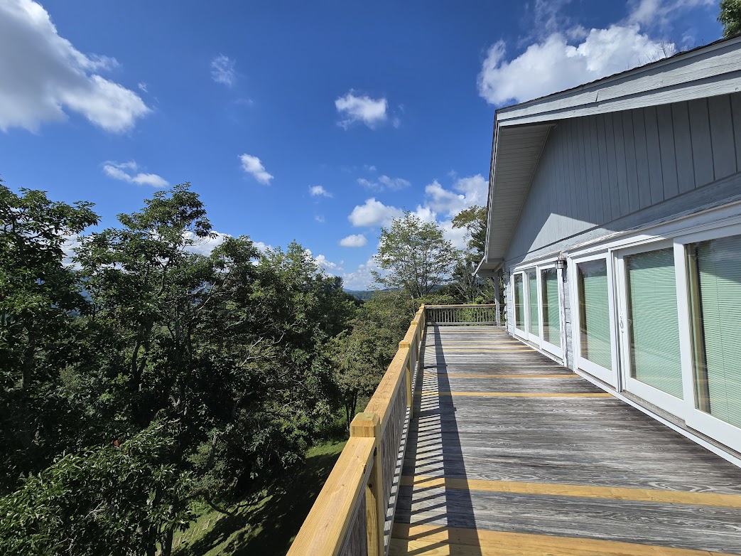 Warrensville, North Carolina, 28693, United States, 2 Bedrooms Bedrooms, ,2 BathroomsBathrooms,Residential,For Sale,1982340