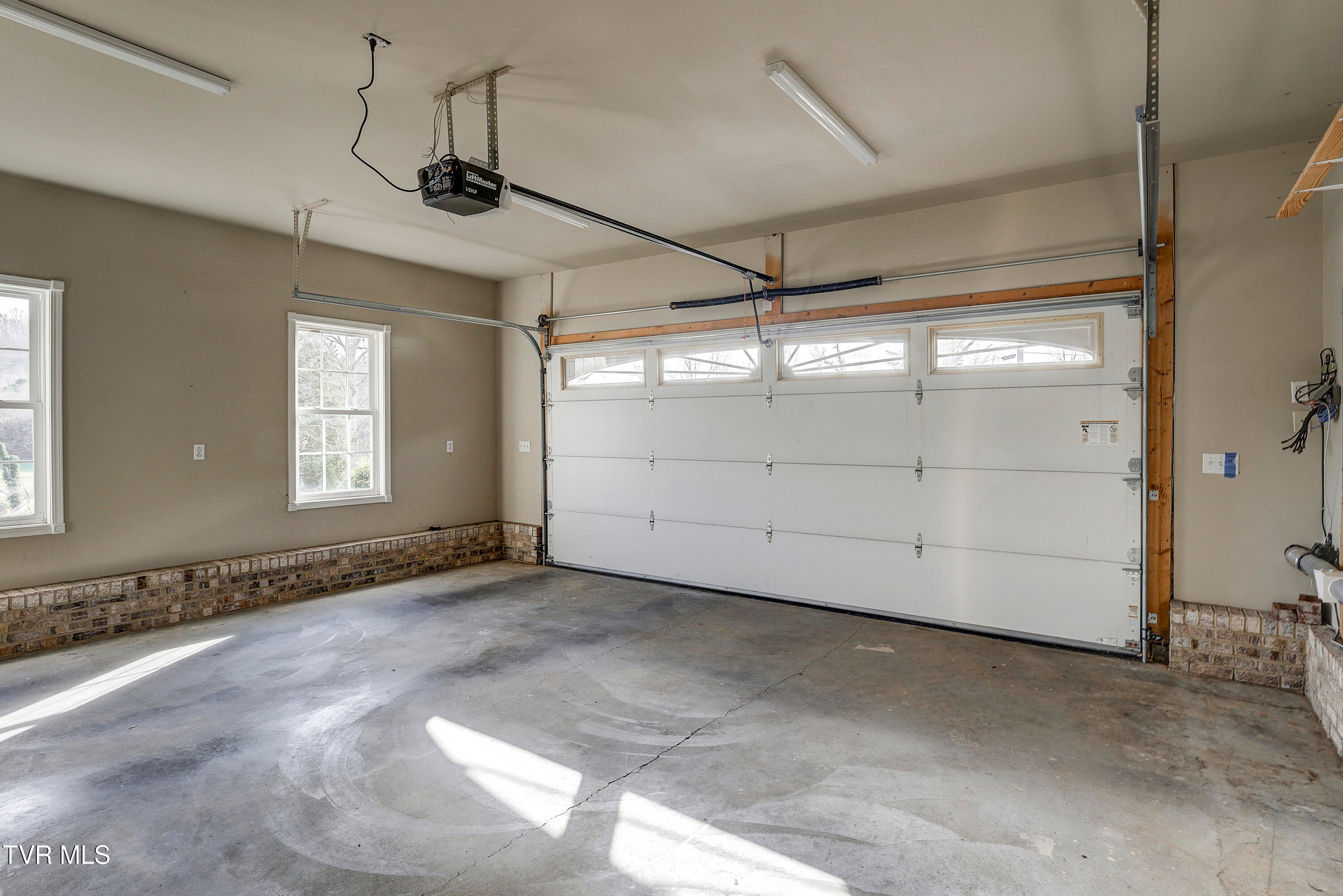 Bristol, Tennessee, 37620, United States, 4 Bedrooms Bedrooms, ,4 BathroomsBathrooms,Residential,For Sale,2001712