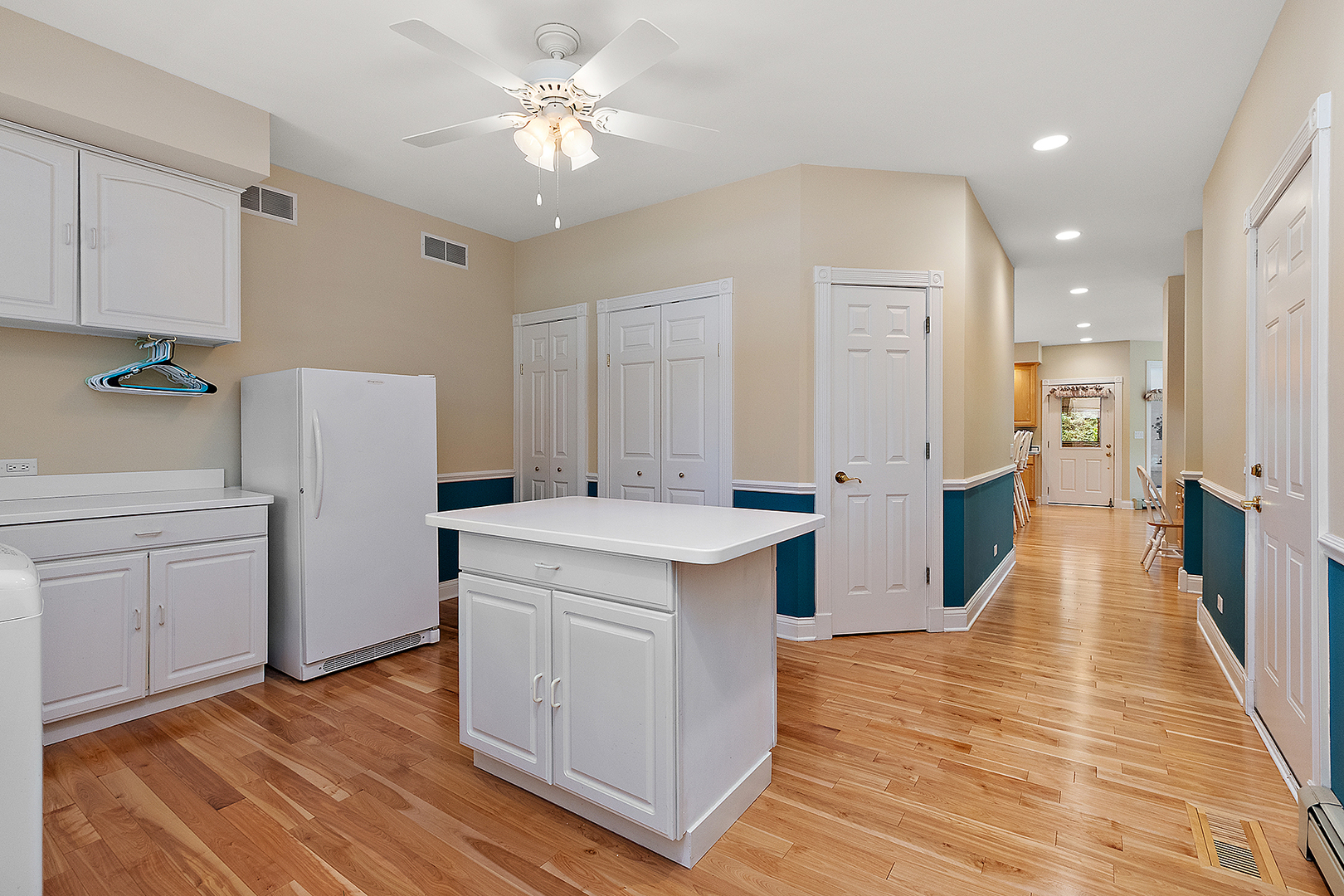 Orland Park, Illinois, 60467, United States, 5 Bedrooms Bedrooms, ,6 BathroomsBathrooms,Residential,For Sale,1914304