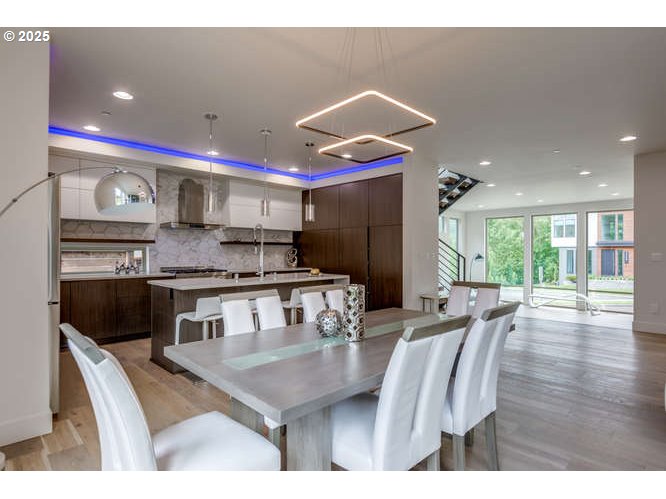 Camas, Washington, 98607, United States, 4 Bedrooms Bedrooms, ,3 BathroomsBathrooms,Residential,For Sale,1826713