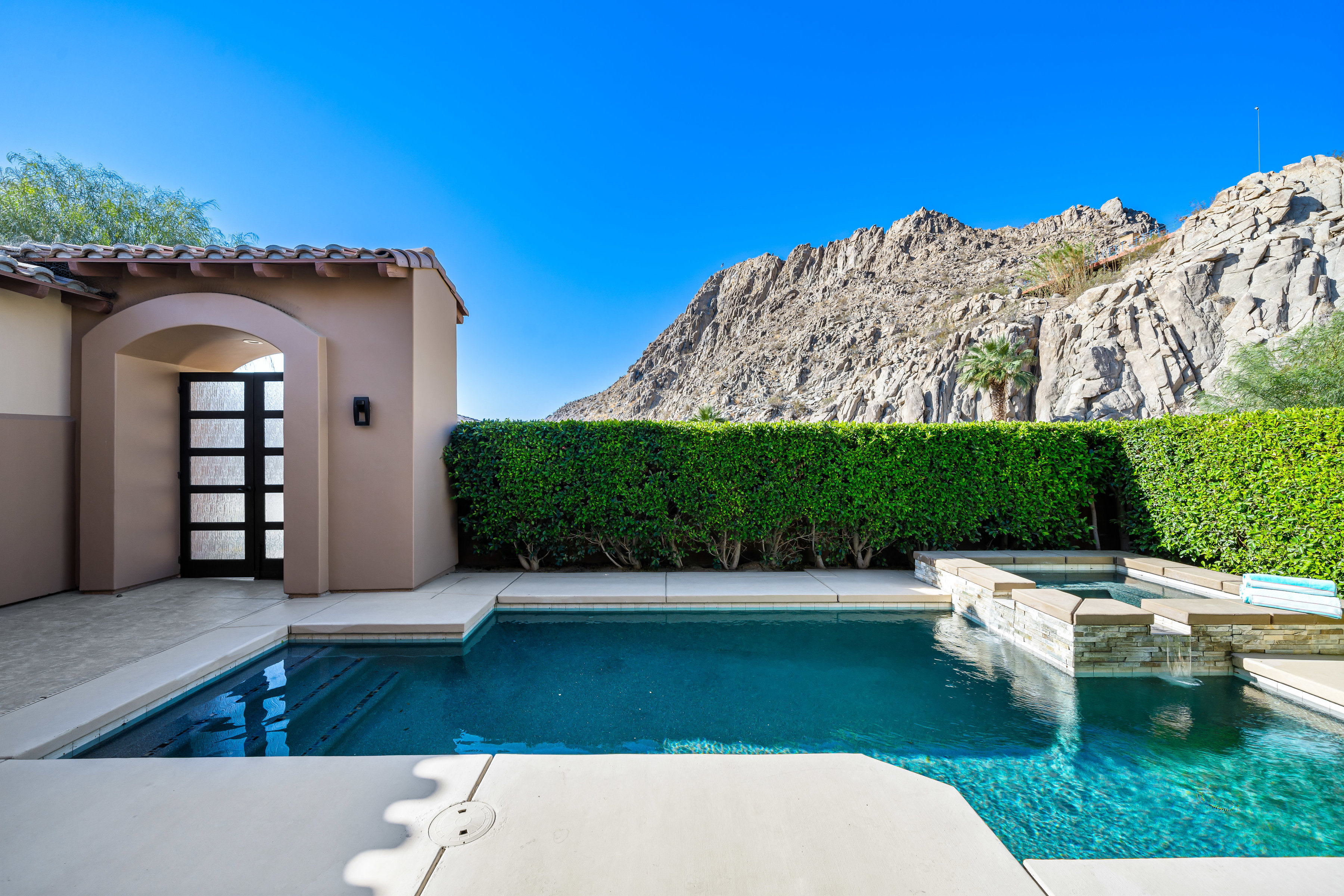  South Facing Gated La Quinta Pool Home - 物件實景