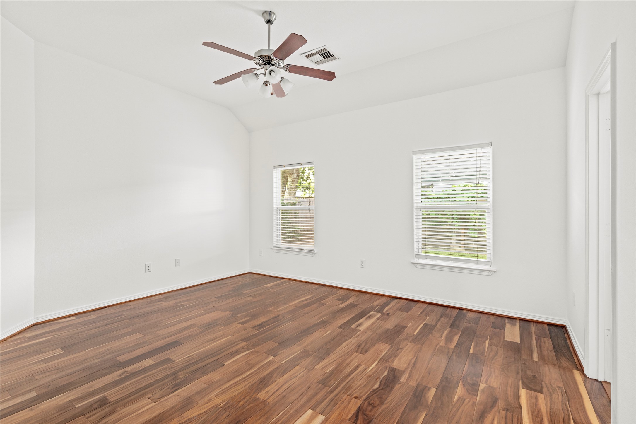  1613 Saulnier Street - 物件實景