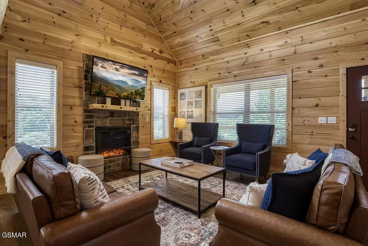 Sevierville, Tennessee, 37862, United States, 3 Bedrooms Bedrooms, ,4 BathroomsBathrooms,Residential,For Sale,1976735