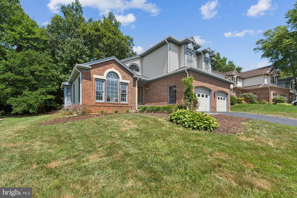 Fairfax Station, Virginia, 22039, United States, 5 Bedrooms Bedrooms, ,4 BathroomsBathrooms,Residential,For Sale,1887245