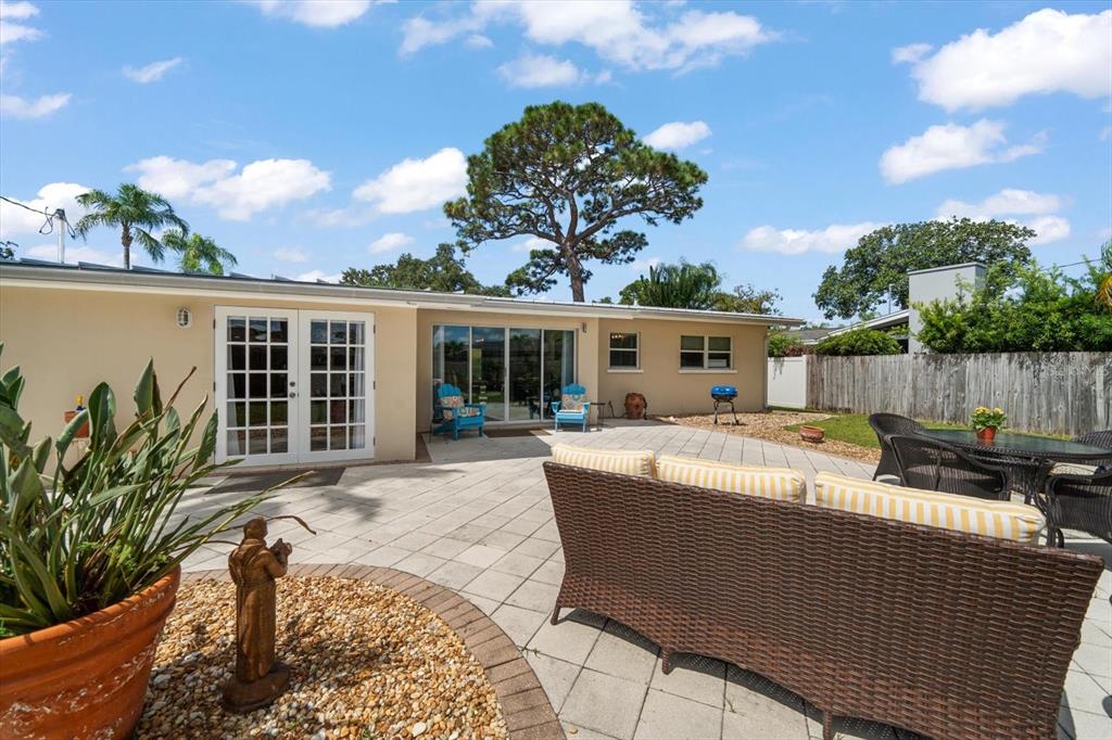 Belleair, Florida, 33756, United States, 2 Bedrooms Bedrooms, ,2 BathroomsBathrooms,Residential,For Sale,1988063