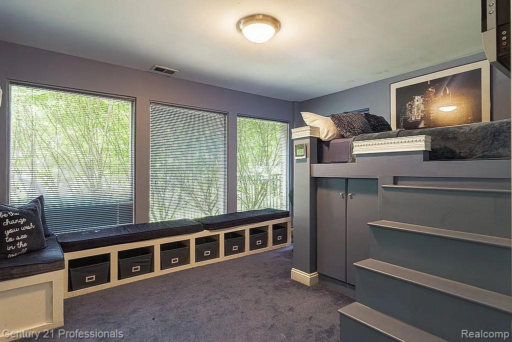 OrchardLake, Michigan, 48323, United States, 5 Bedrooms Bedrooms, ,5 BathroomsBathrooms,Residential,For Sale,1980200