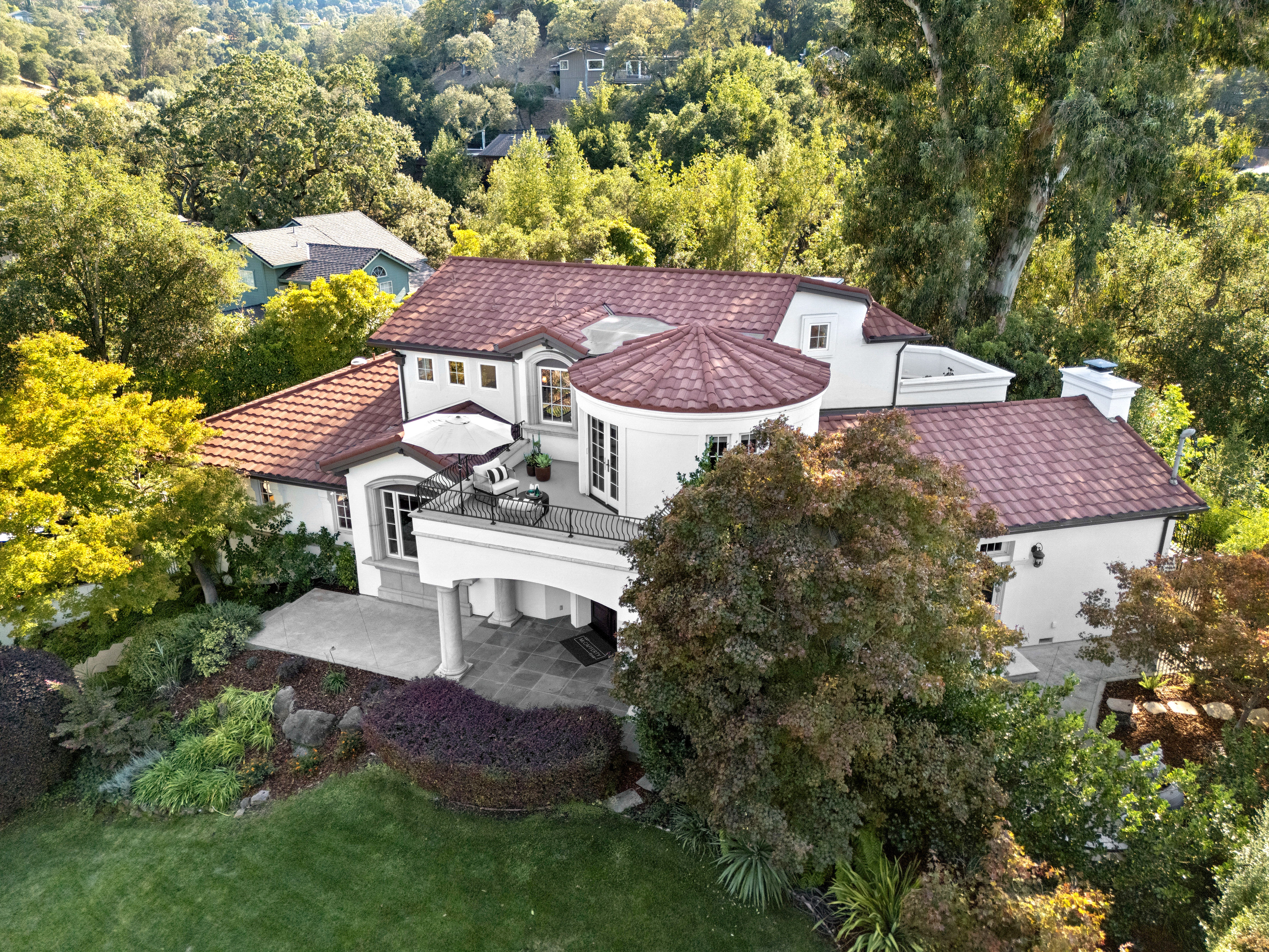  Expansive Mediterranean-Style Villa - 物件實景