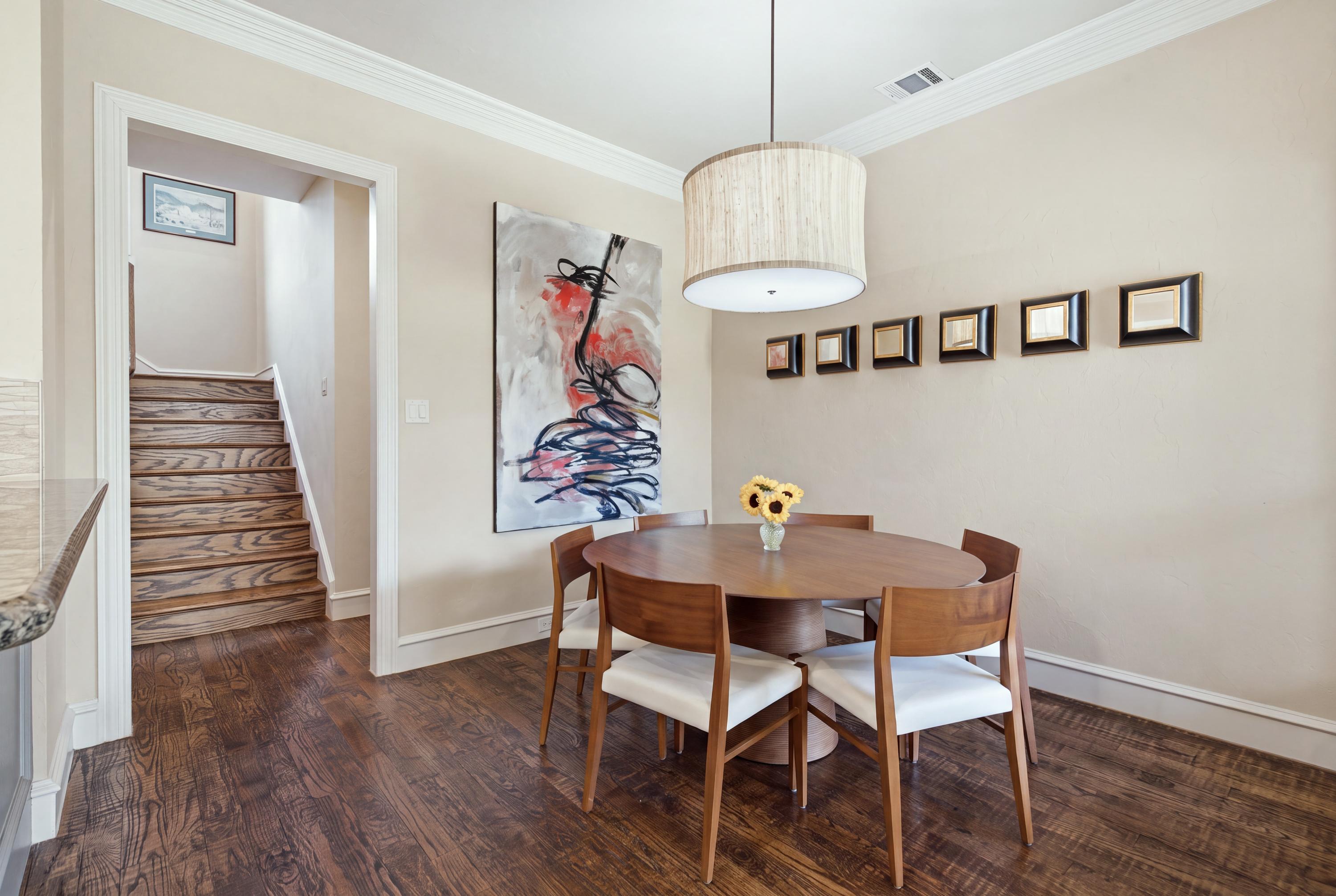  Preston Hollow Home with Pool, Primary Suite Down, 3-Car Garage & Solar - 物件實景