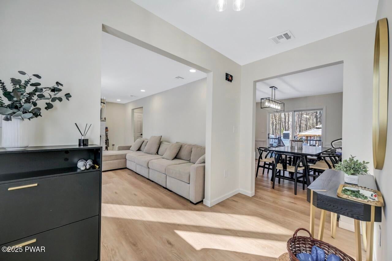 Lords Valley, Pennsylvania, 18428, United States, 6 Bedrooms Bedrooms, ,3 BathroomsBathrooms,Residential,For Sale,2001480