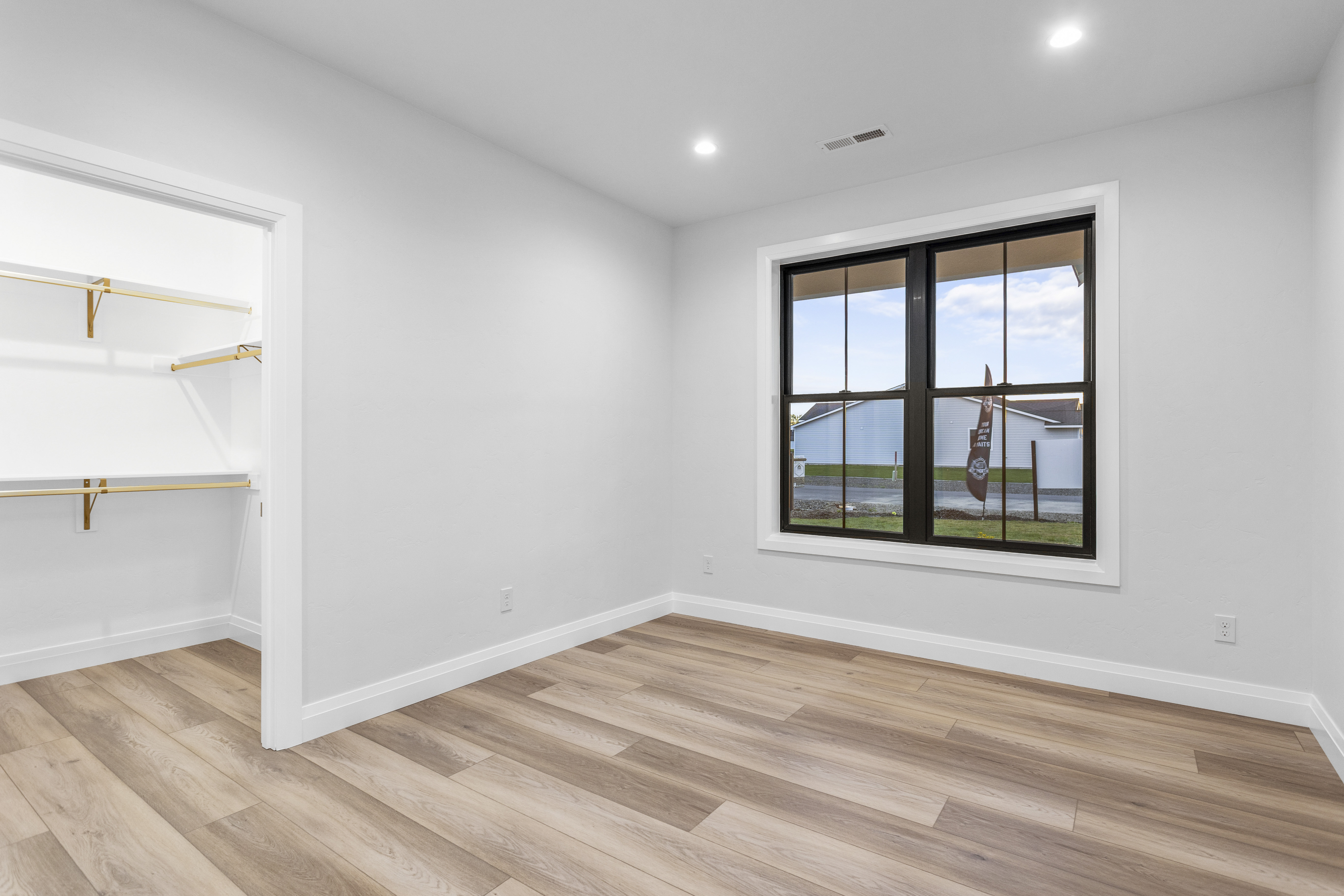 Pasco, Washington, 99301, United States, 5 Bedrooms Bedrooms, ,3 BathroomsBathrooms,Residential,For Sale,1765615
