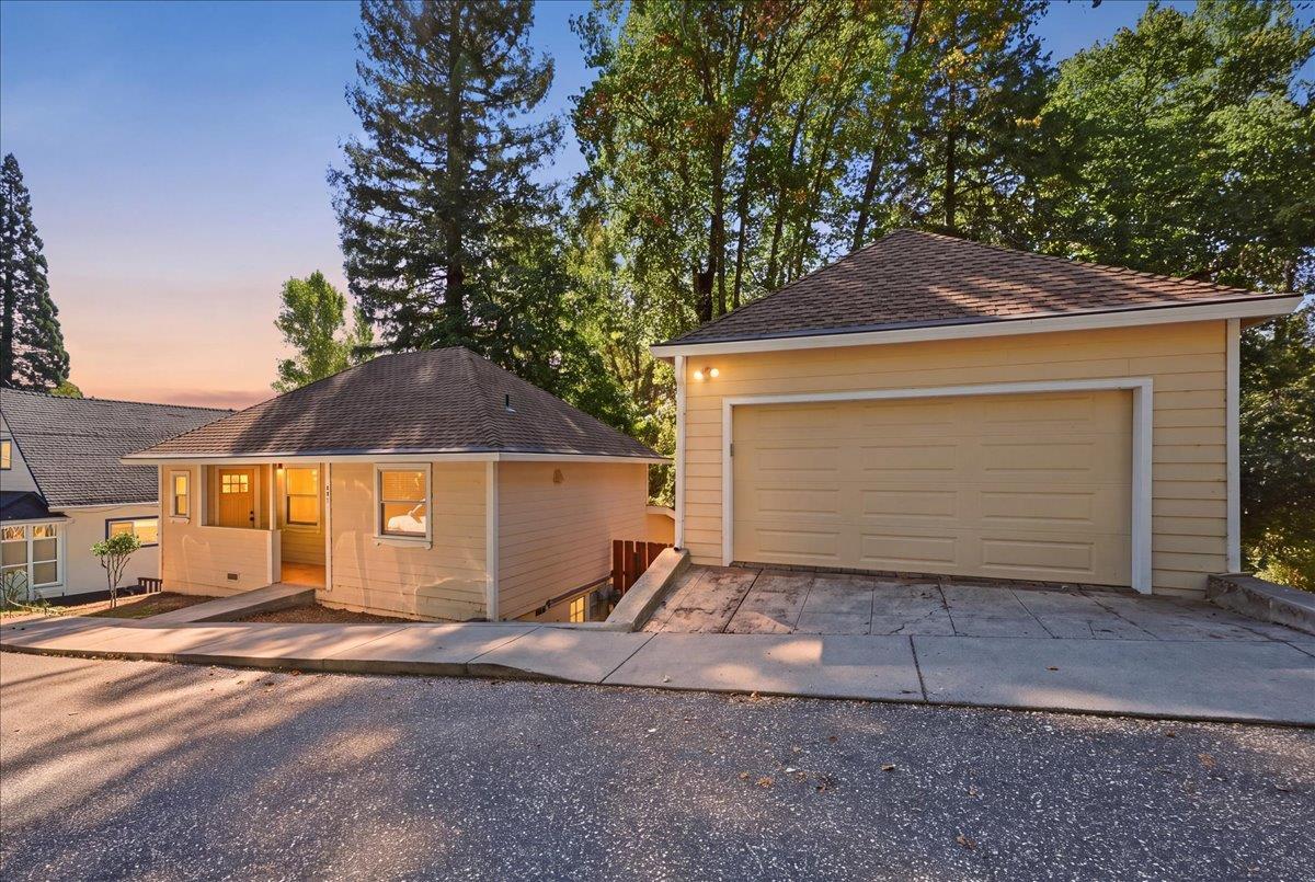 Pine St, Nevada City, CA 95959