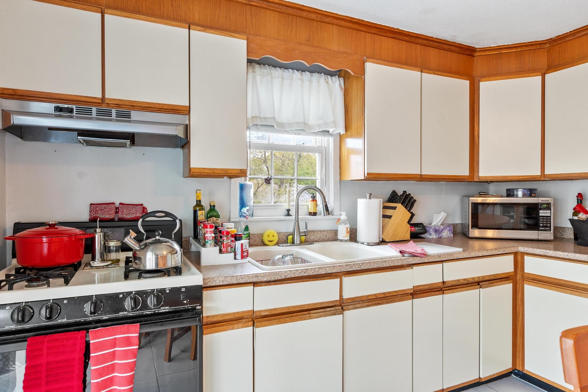  74 Harlem St, Lowell, MA, 01854 - 物件實景