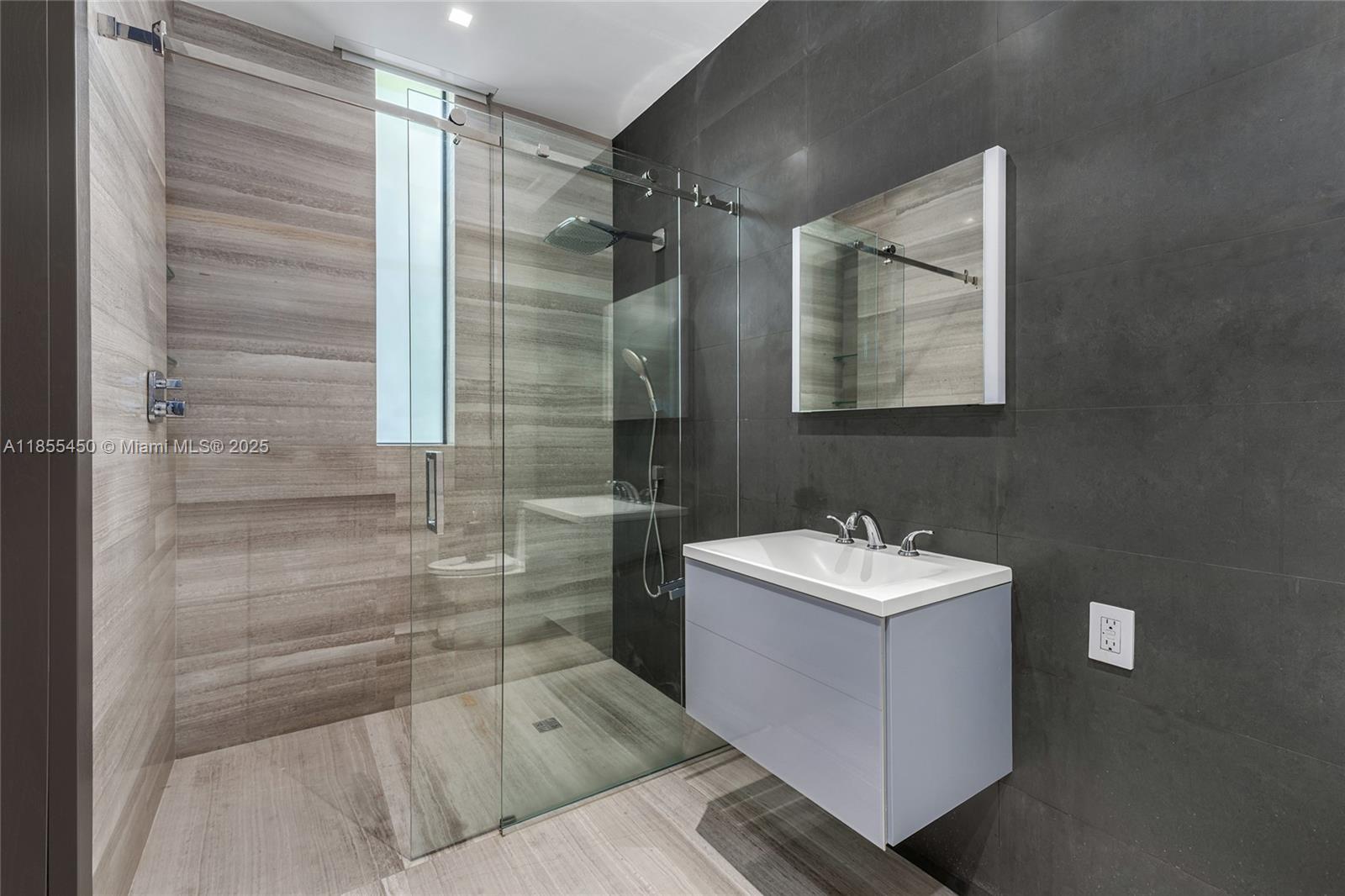 Miami Beach, Florida, 33140, United States, 5 Bedrooms Bedrooms, ,8 BathroomsBathrooms,Residential,For Sale,1918042