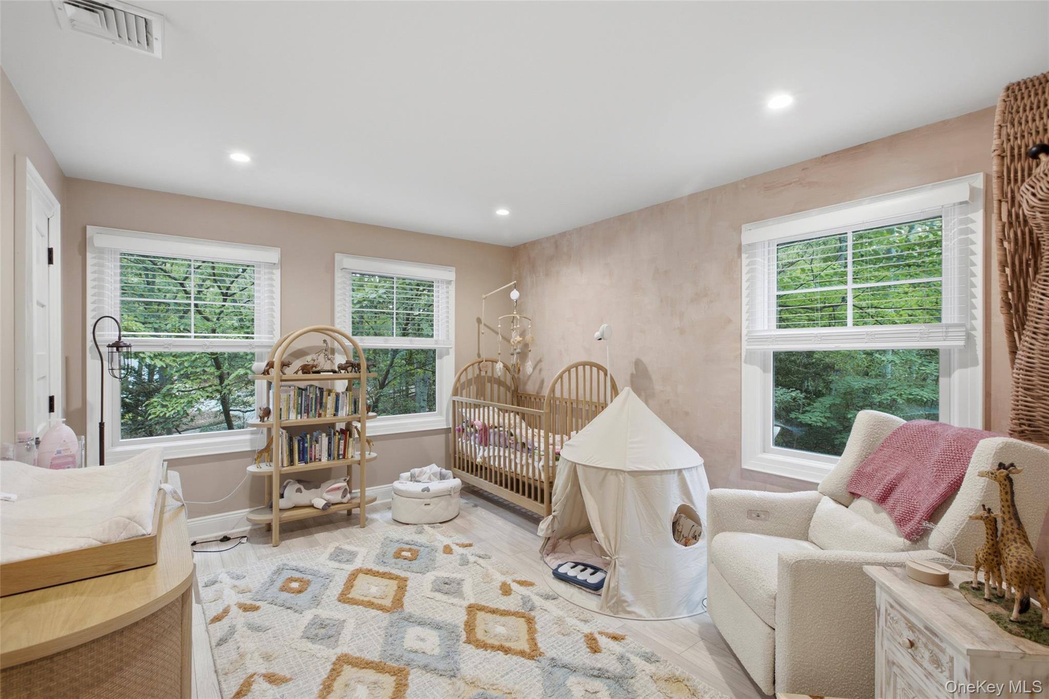  18 W Meadow Road, Setauket, NY, 11733 - 物件實景