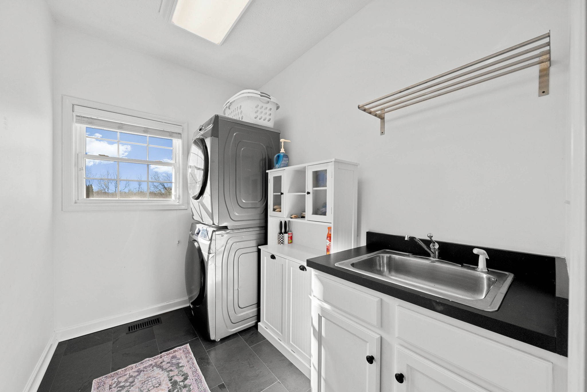 Clarksville, Tennessee, 37043, United States, 5 Bedrooms Bedrooms, ,3 BathroomsBathrooms,Residential,For Sale,2009051