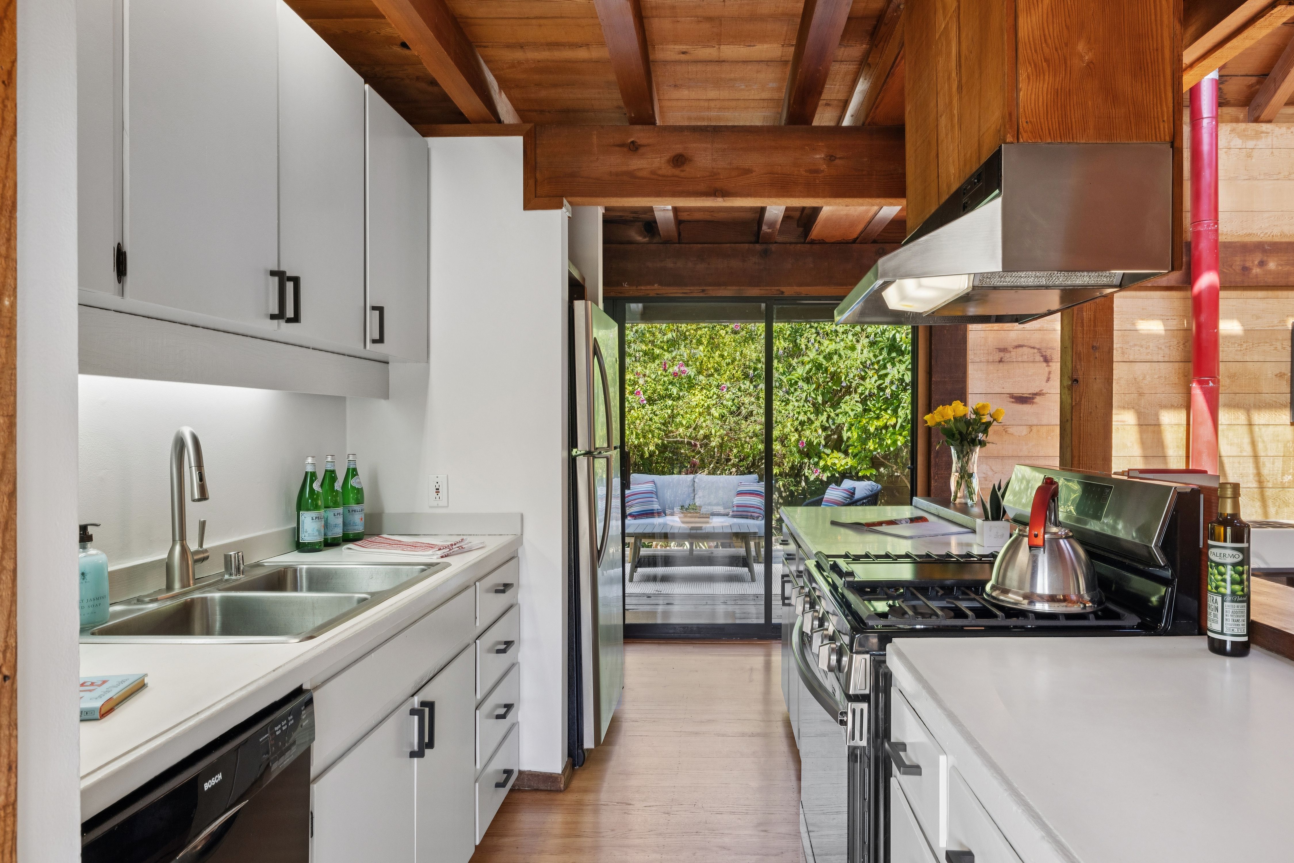  Redwood, Glass, and Companion Spaces - 物件實景