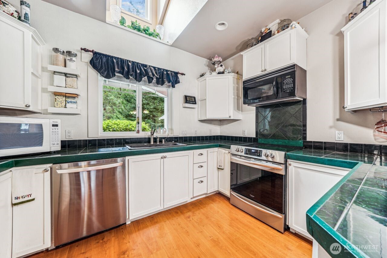 Anderson Island, Washington, 98303, United States, 3 Bedrooms Bedrooms, ,2 BathroomsBathrooms,Residential,For Sale,1908522