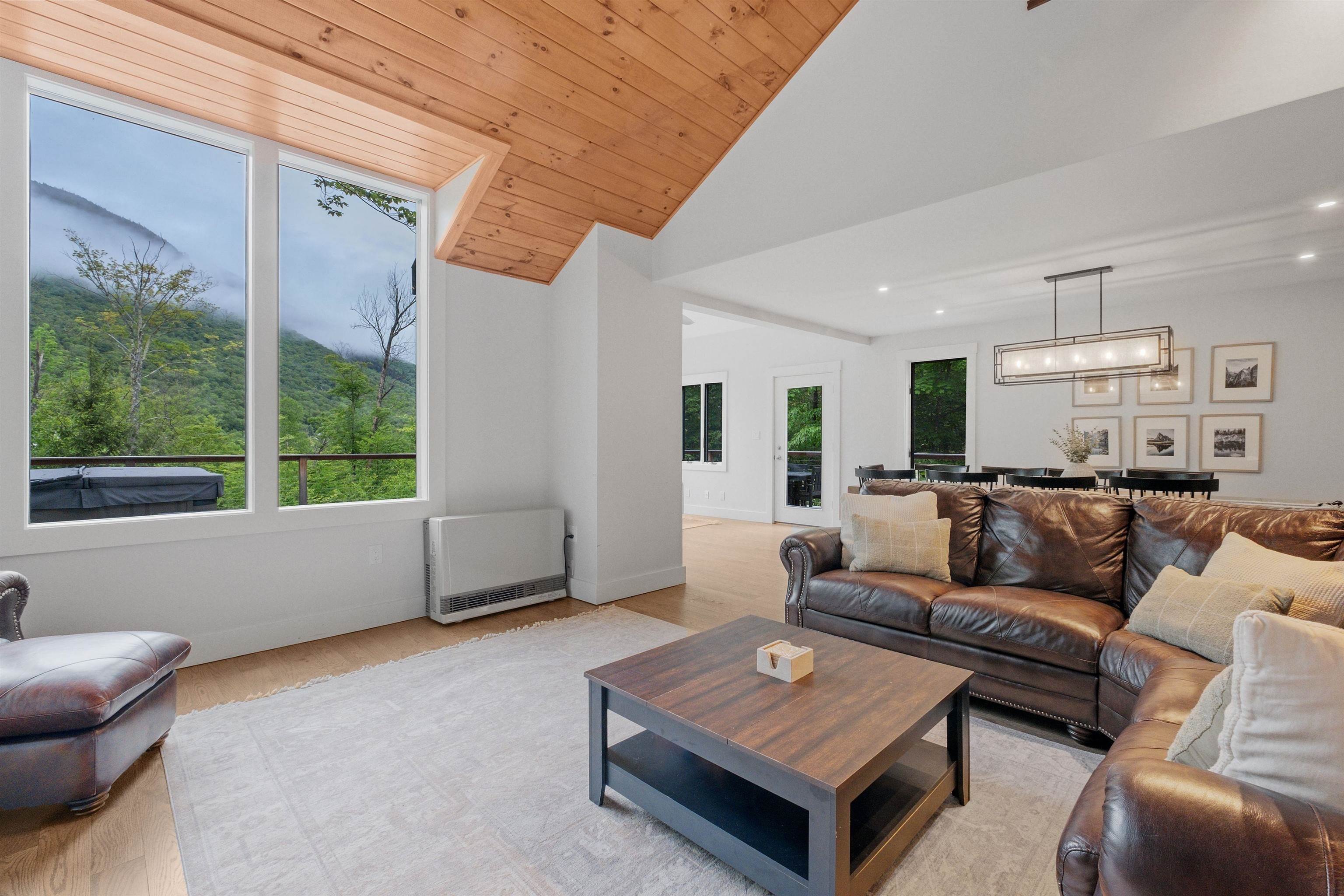 Lincoln, New Hampshire, 03251, United States, 4 Bedrooms Bedrooms, ,4 BathroomsBathrooms,Residential,For Sale,1803073