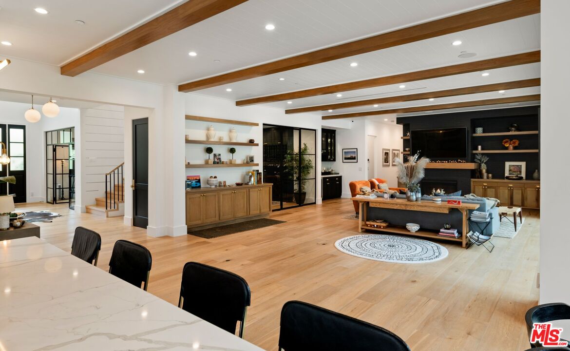 Encino, California, 91436, United States, 6 Bedrooms Bedrooms, ,7 BathroomsBathrooms,Residential,For Sale,1896144