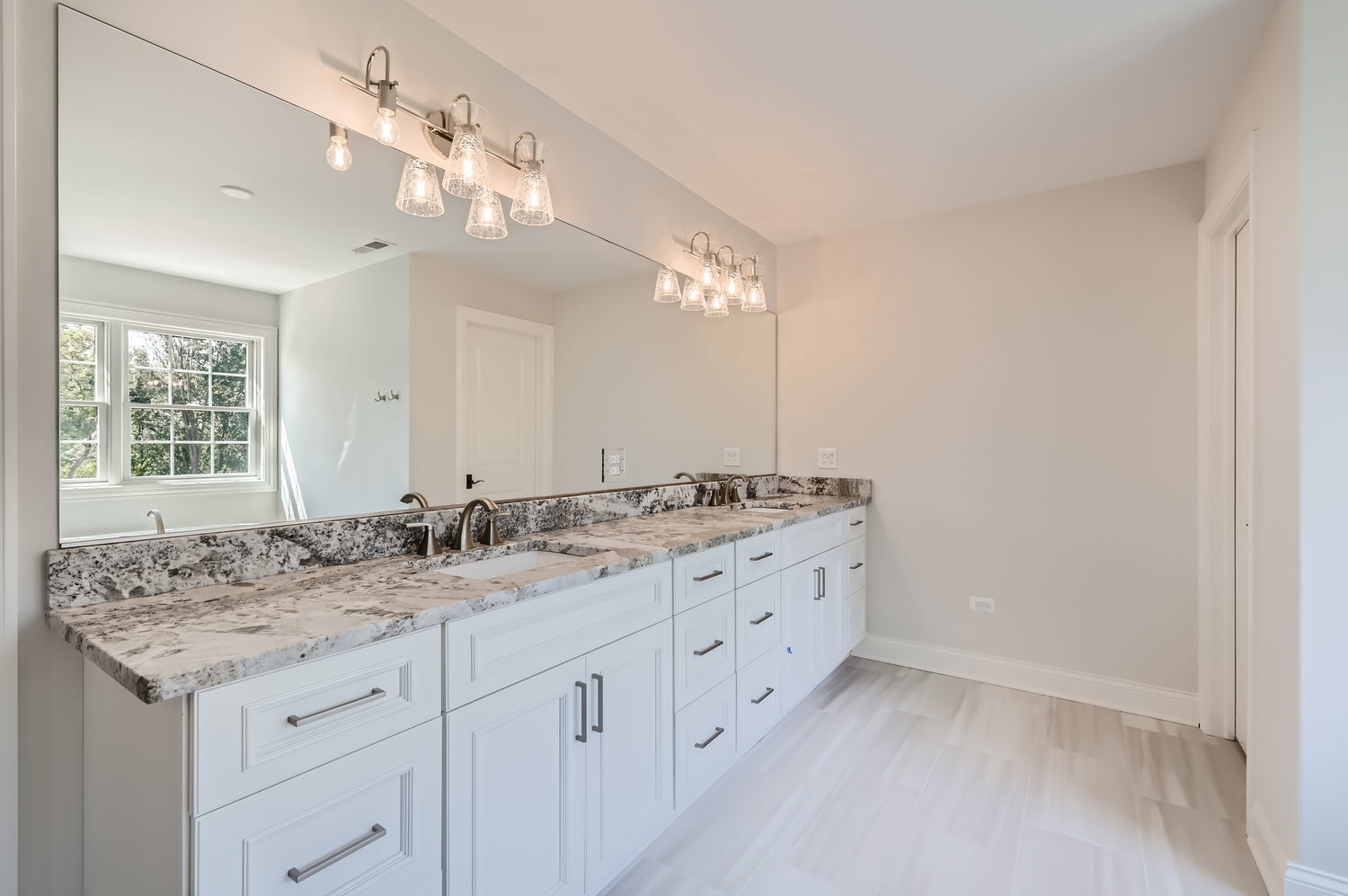 Mettawa, Illinois, 60048, United States, 4 Bedrooms Bedrooms, ,4 BathroomsBathrooms,Residential,For Sale,1994608