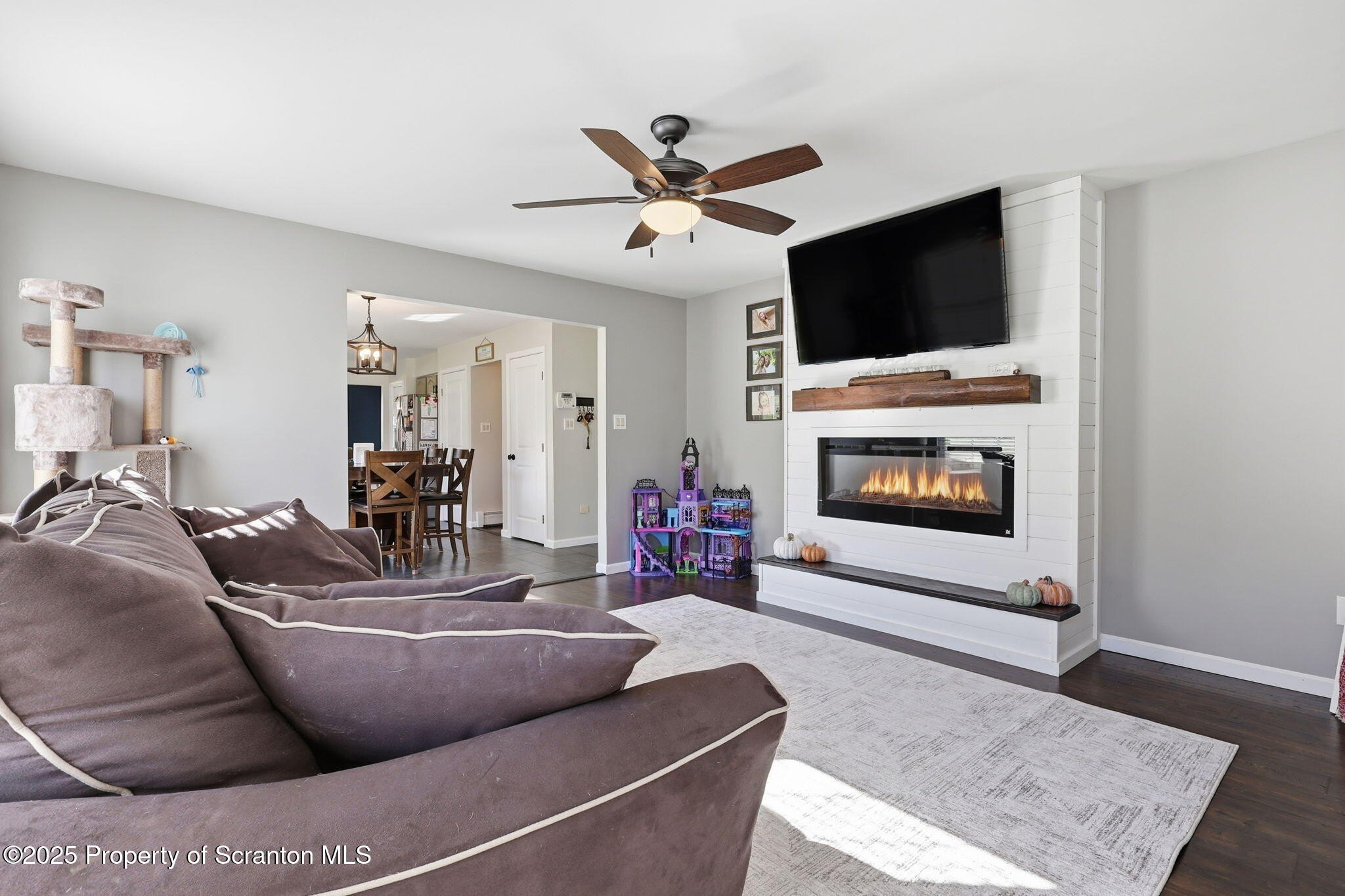 Clifford Twp, Pennsylvania, 18470, United States, 4 Bedrooms Bedrooms, ,3 BathroomsBathrooms,Residential,For Sale,1978908