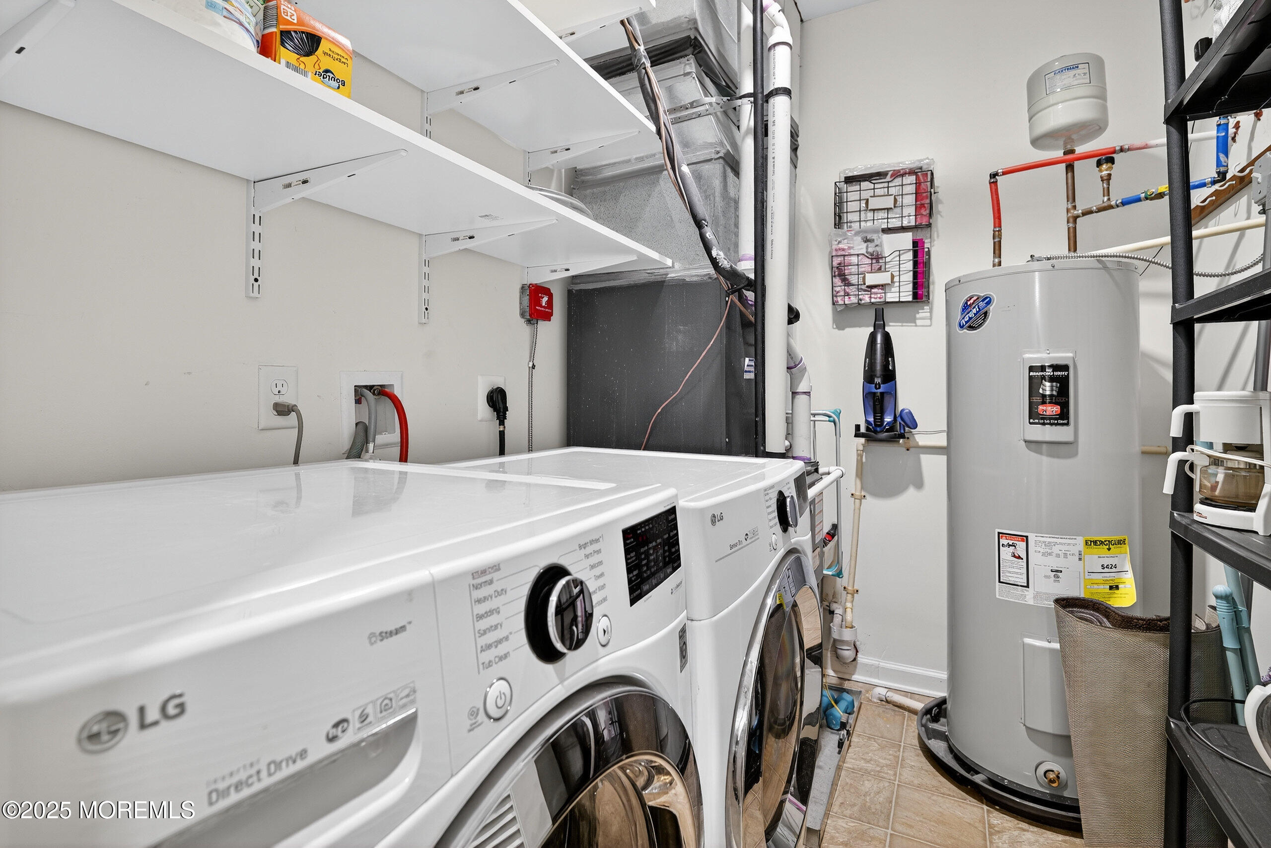 Parlin, New Jersey, 08859, United States, 2 Bedrooms Bedrooms, ,3 BathroomsBathrooms,Residential,For Sale,1989298