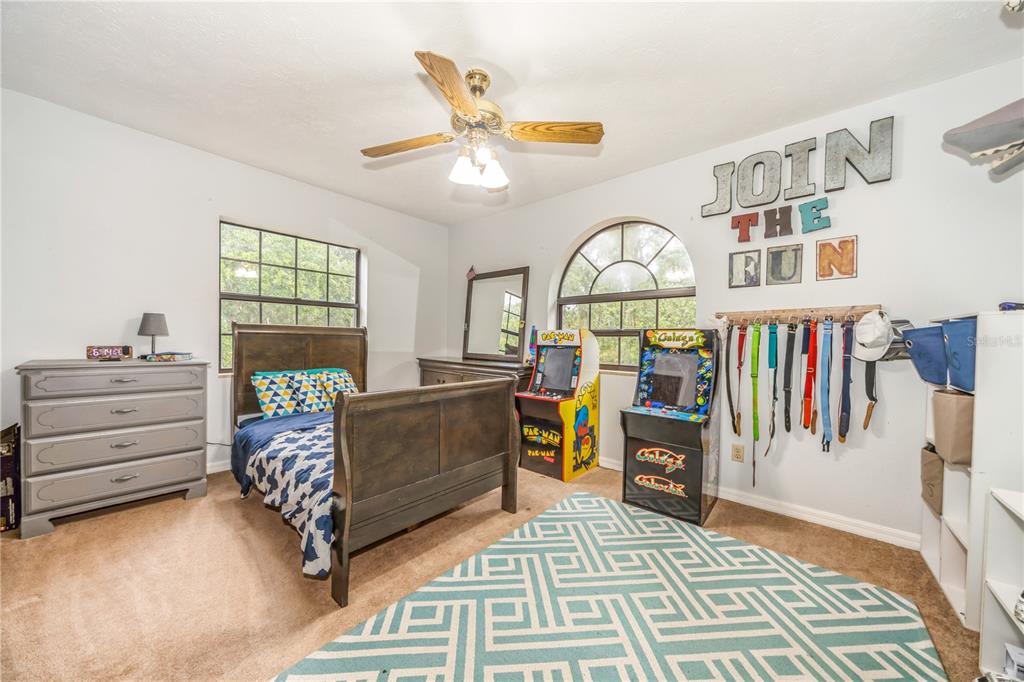 Dover, Florida, 33527, United States, 5 Bedrooms Bedrooms, ,3 BathroomsBathrooms,Residential,For Sale,1948421