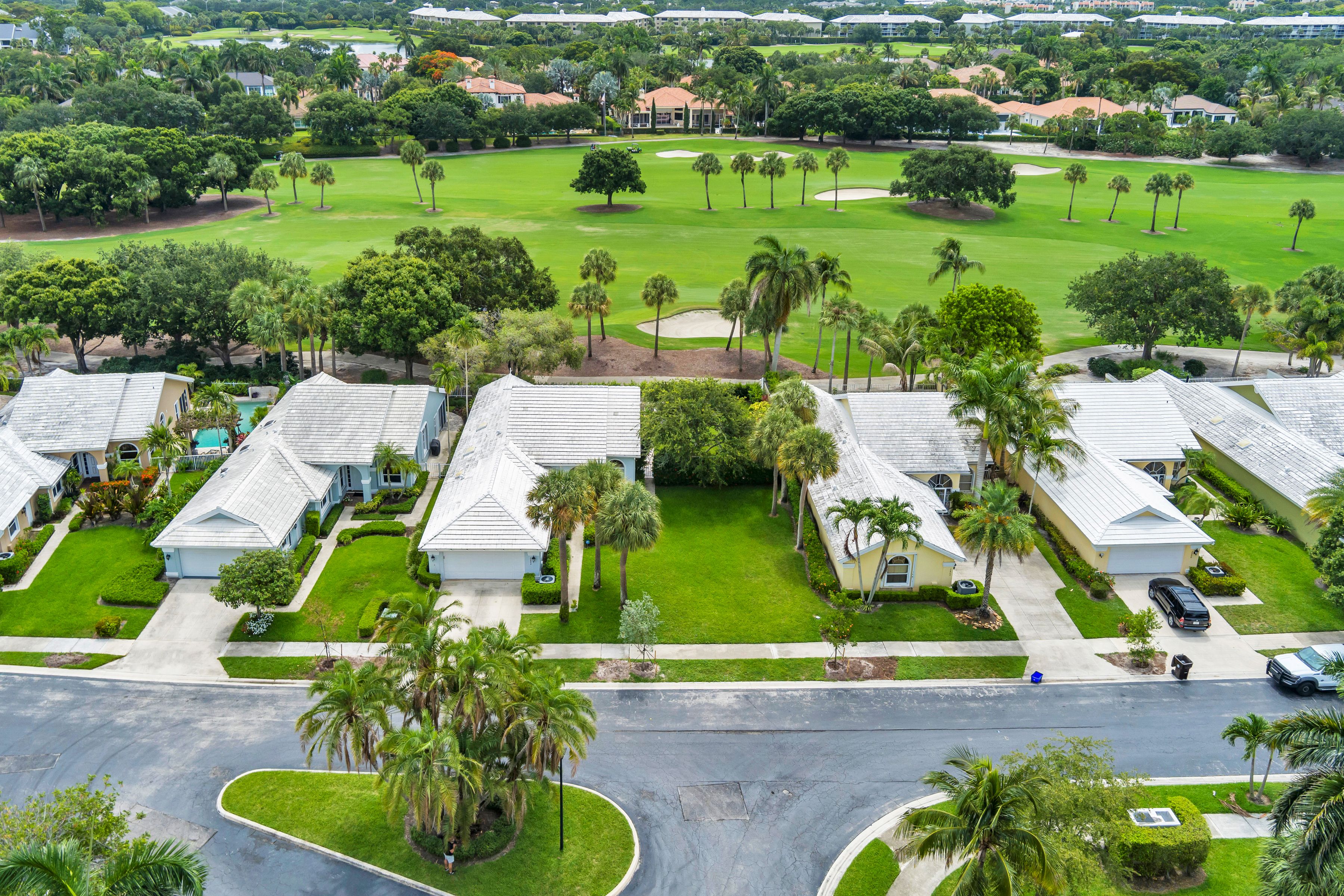  2402 Saratoga Bay Drive - 物件實景