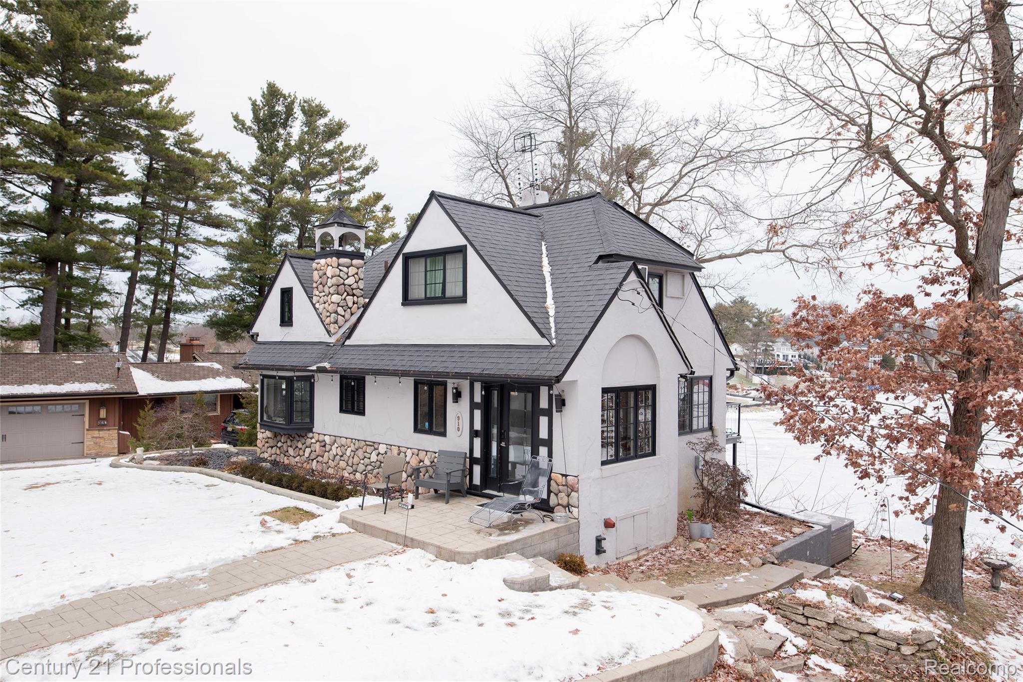 LakeOrion, Michigan, 48362, United States, 2 Bedrooms Bedrooms, ,2 BathroomsBathrooms,Residential,For Sale,2005398