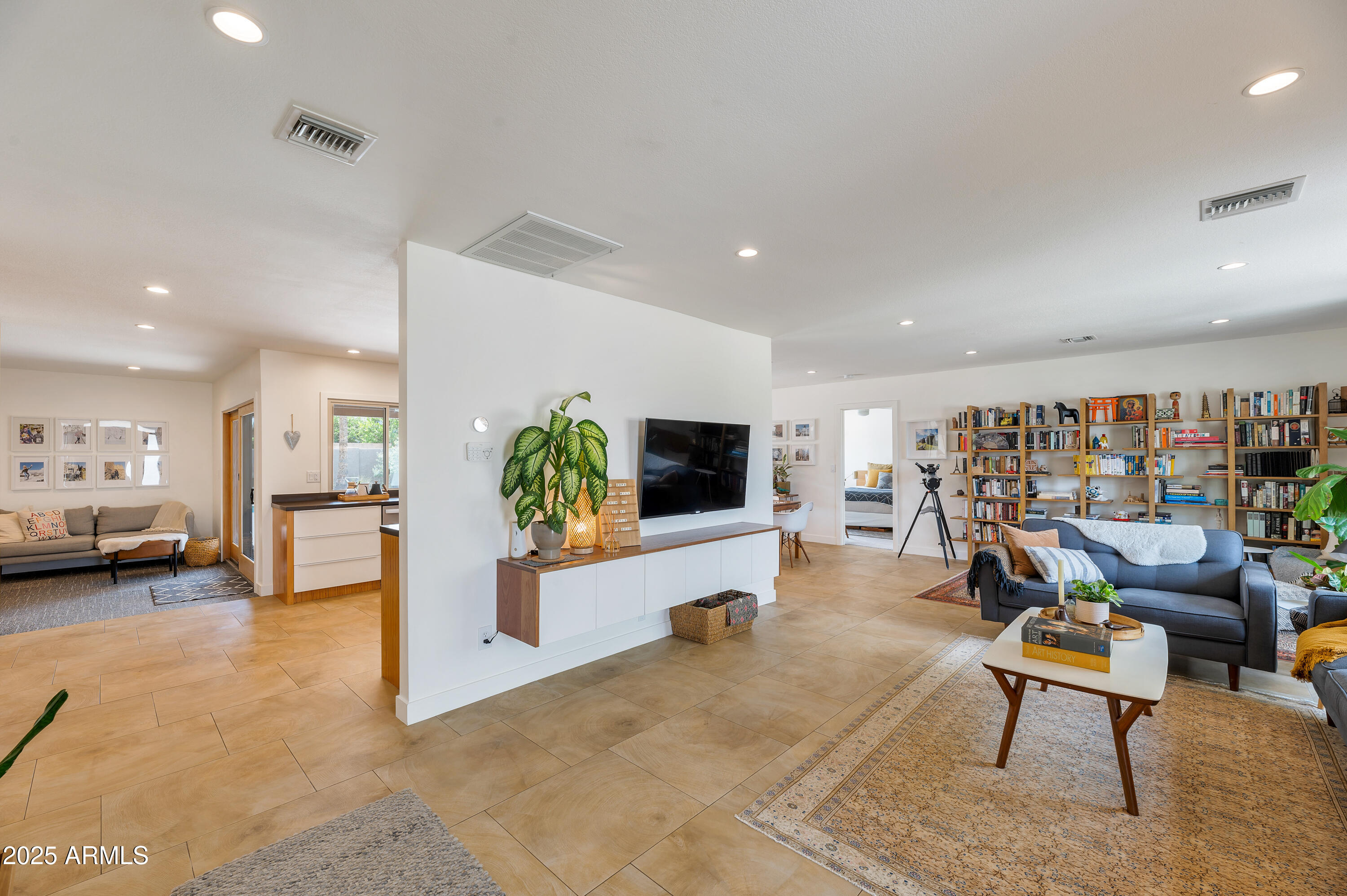 Phoenix, Arizona, 85028, United States, 4 Bedrooms Bedrooms, ,Residential,For Sale,1940373