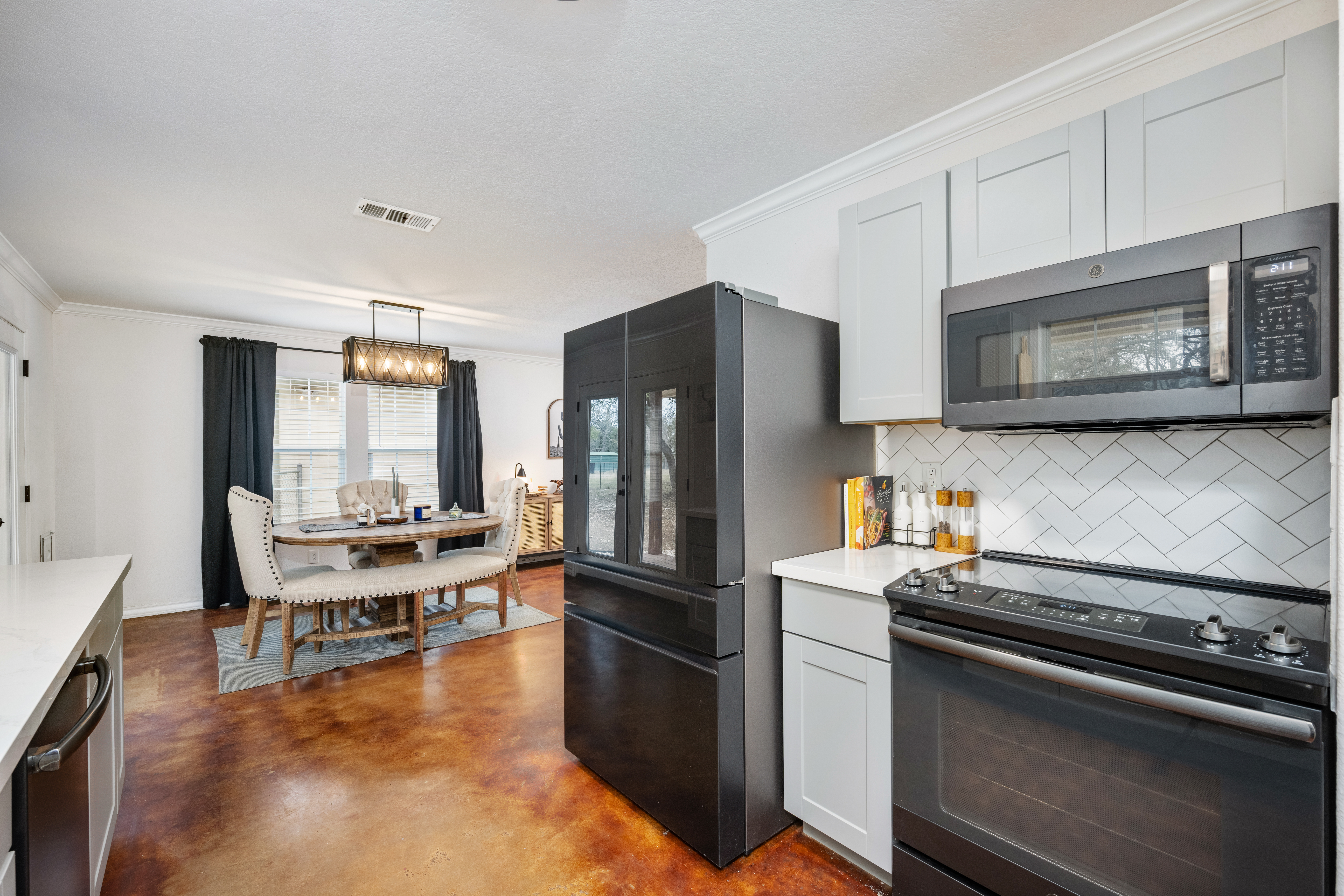  Updated Hill Country Gem with Community Parks and River Access - 物件實景