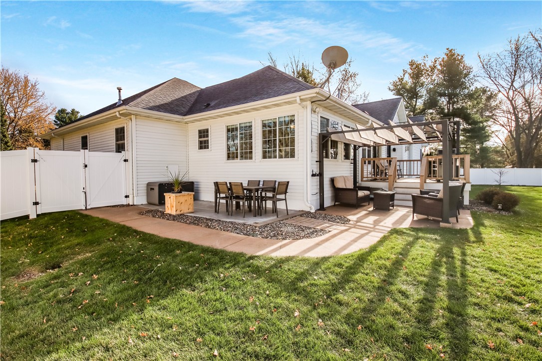 Chippewa Falls, Wisconsin, 54729, United States, 3 Bedrooms Bedrooms, ,4 BathroomsBathrooms,Residential,For Sale,1994232