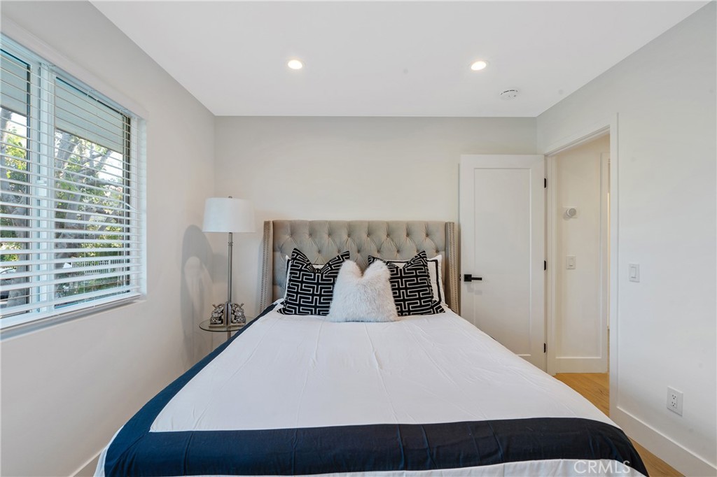 Woodland Hills, California, 91367, United States, 5 Bedrooms Bedrooms, ,4 BathroomsBathrooms,Residential,For Sale,2003511