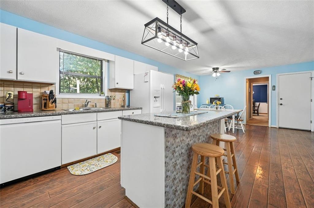 Roswell, Georgia, 30076, United States, 5 Bedrooms Bedrooms, ,4 BathroomsBathrooms,Residential,For Sale,1917059