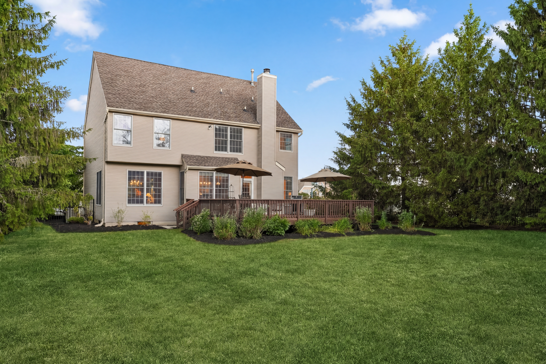  ?Staats Farm? Colonial Blends Classic Charm with Modern Updates - 物件實景