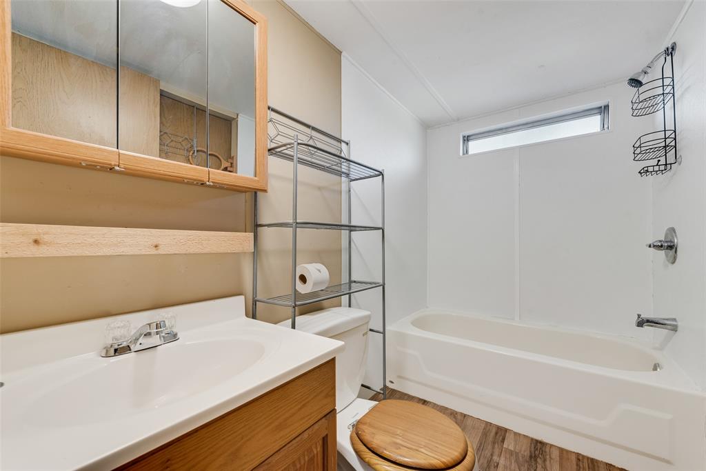 Maypearl, Texas, 76064, United States, 5 Bedrooms Bedrooms, ,3 BathroomsBathrooms,Residential,For Sale,1979588