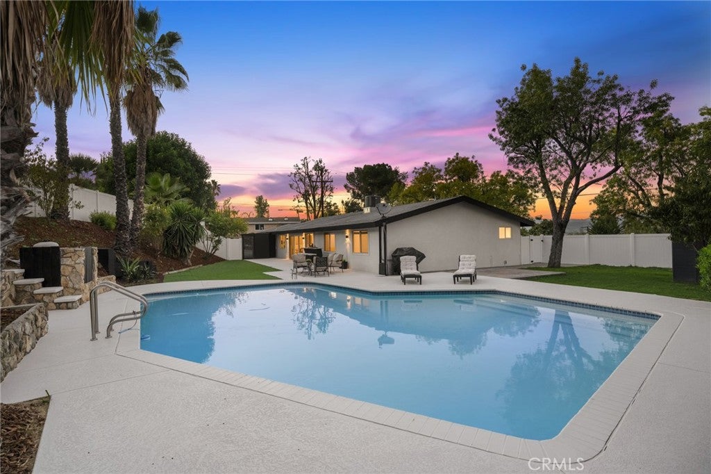 Woodland Hills, California, 91367, United States, 3 Bedrooms Bedrooms, ,2 BathroomsBathrooms,Residential,For Sale,1991959