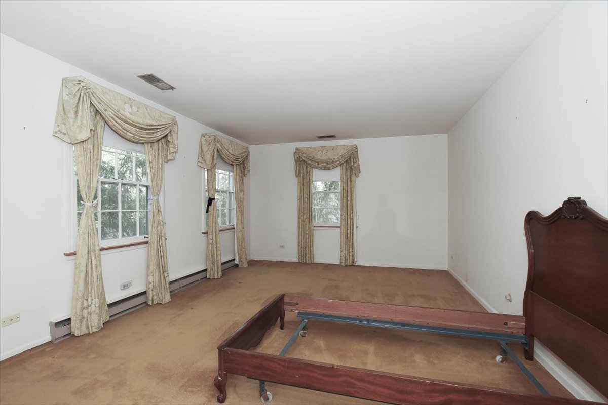 Lincolnshire, Illinois, 60069, United States, 4 Bedrooms Bedrooms, ,3 BathroomsBathrooms,Residential,For Sale,1975181