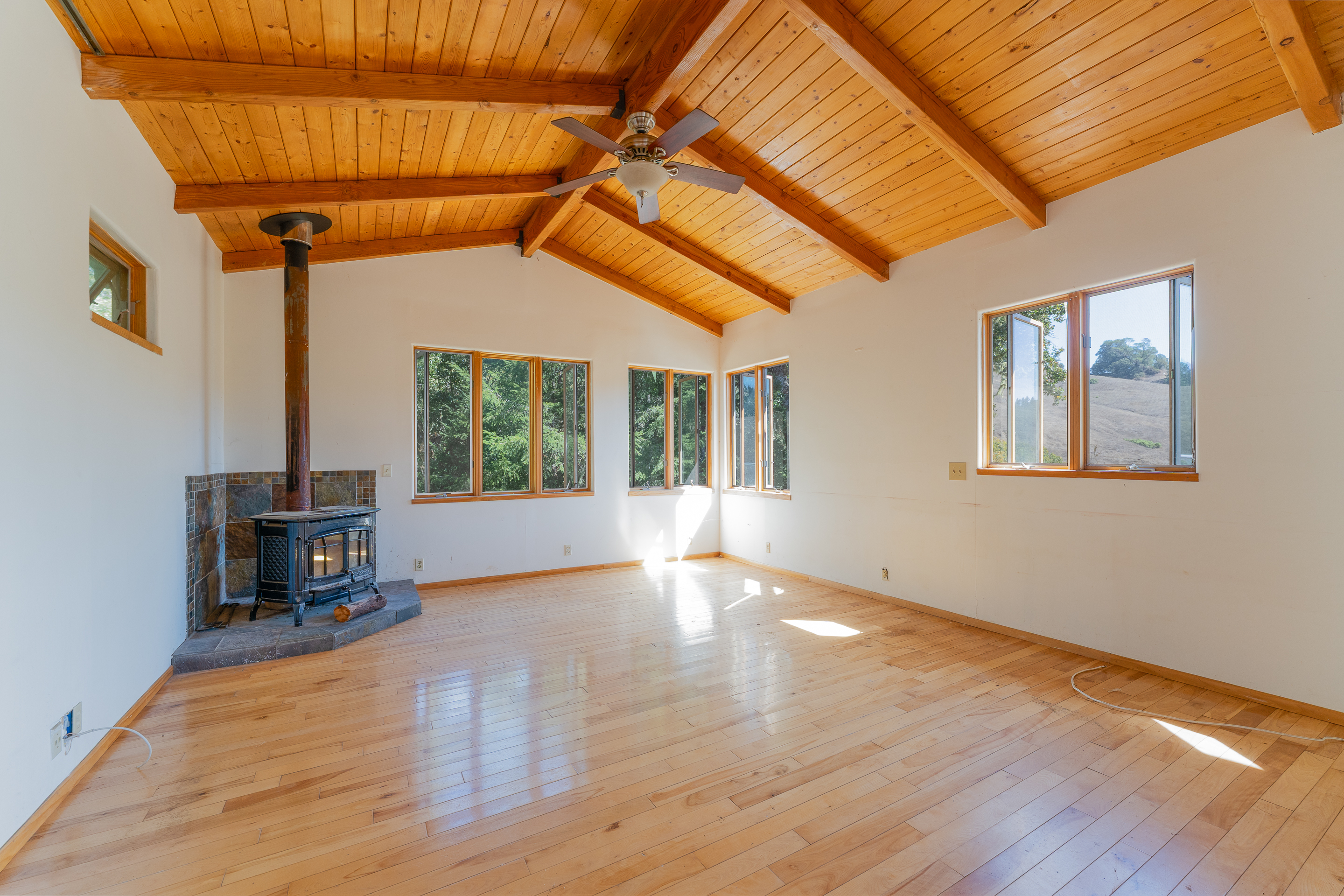 Willits, California, 95490, United States, 2 Bedrooms Bedrooms, ,2 BathroomsBathrooms,Residential,For Sale,1959114