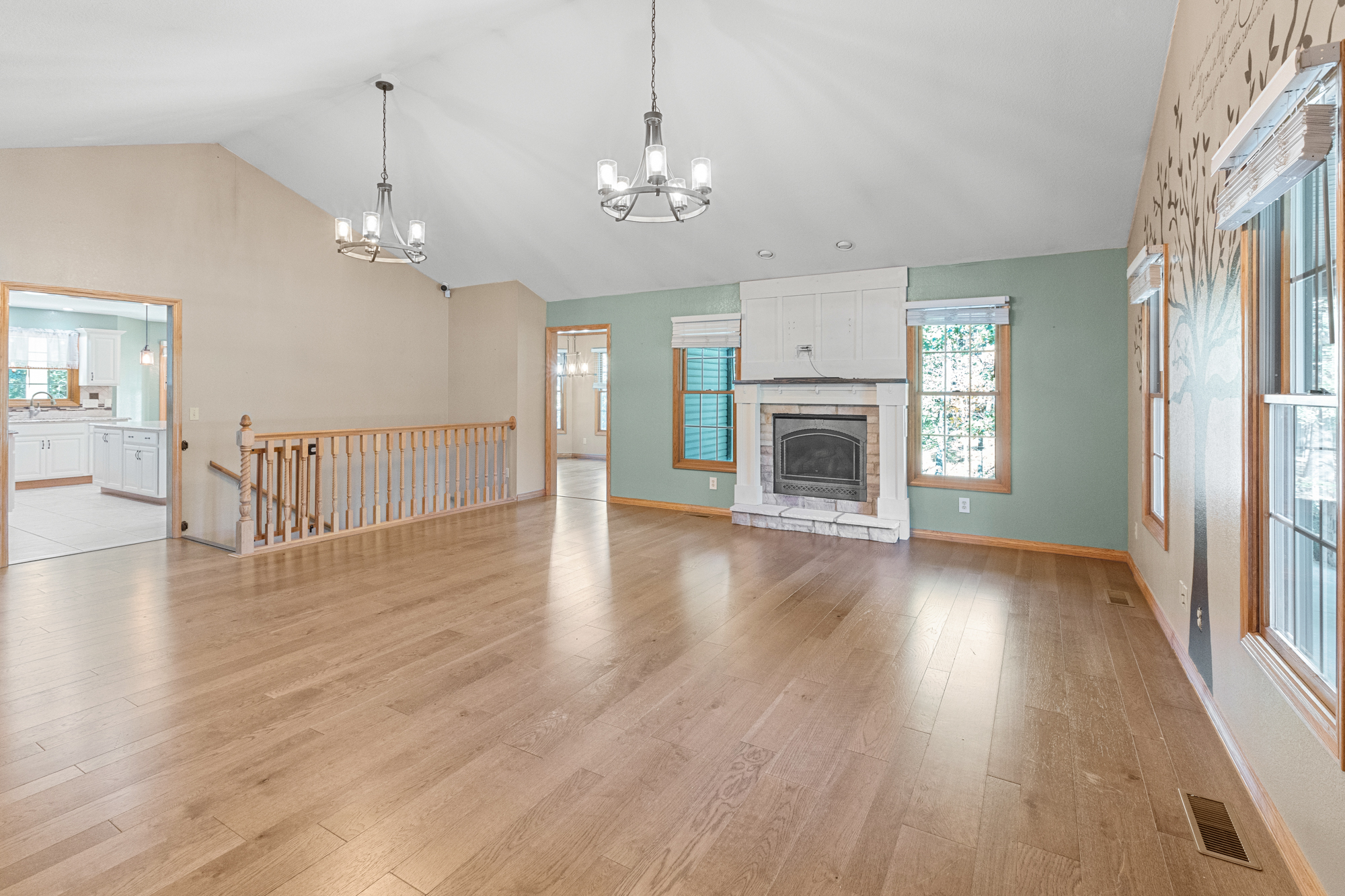 Effingham, Illinois, 62401, United States, 3 Bedrooms Bedrooms, ,3 BathroomsBathrooms,Residential,For Sale,1976361