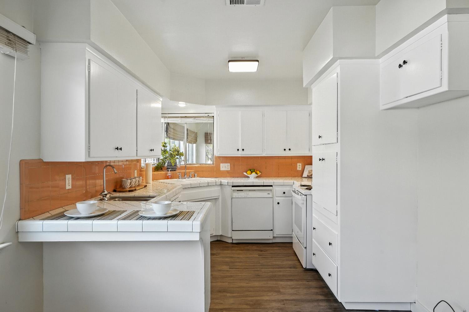 Sacramento, California, 95820, United States, 3 Bedrooms Bedrooms, ,2 BathroomsBathrooms,Residential,For Sale,1940182