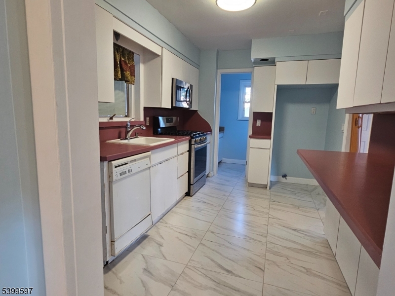 Union Twp., New Jersey, 07083, United States, 3 Bedrooms Bedrooms, ,2 BathroomsBathrooms,Residential,For Sale,2000466