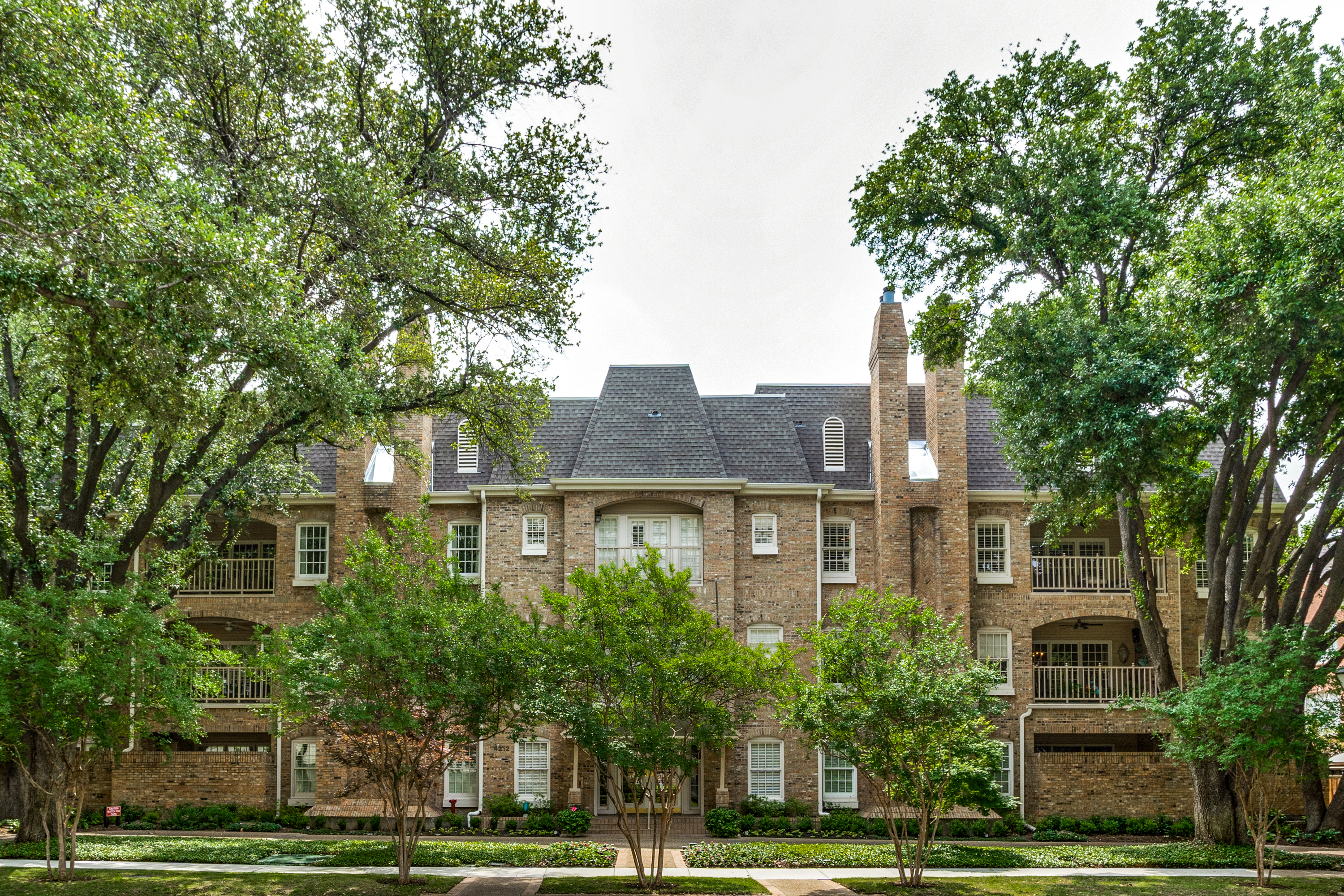  Highland Park Fabulous Three Bedroom Corner Condo at The Savoy, HPISD - 物件實景