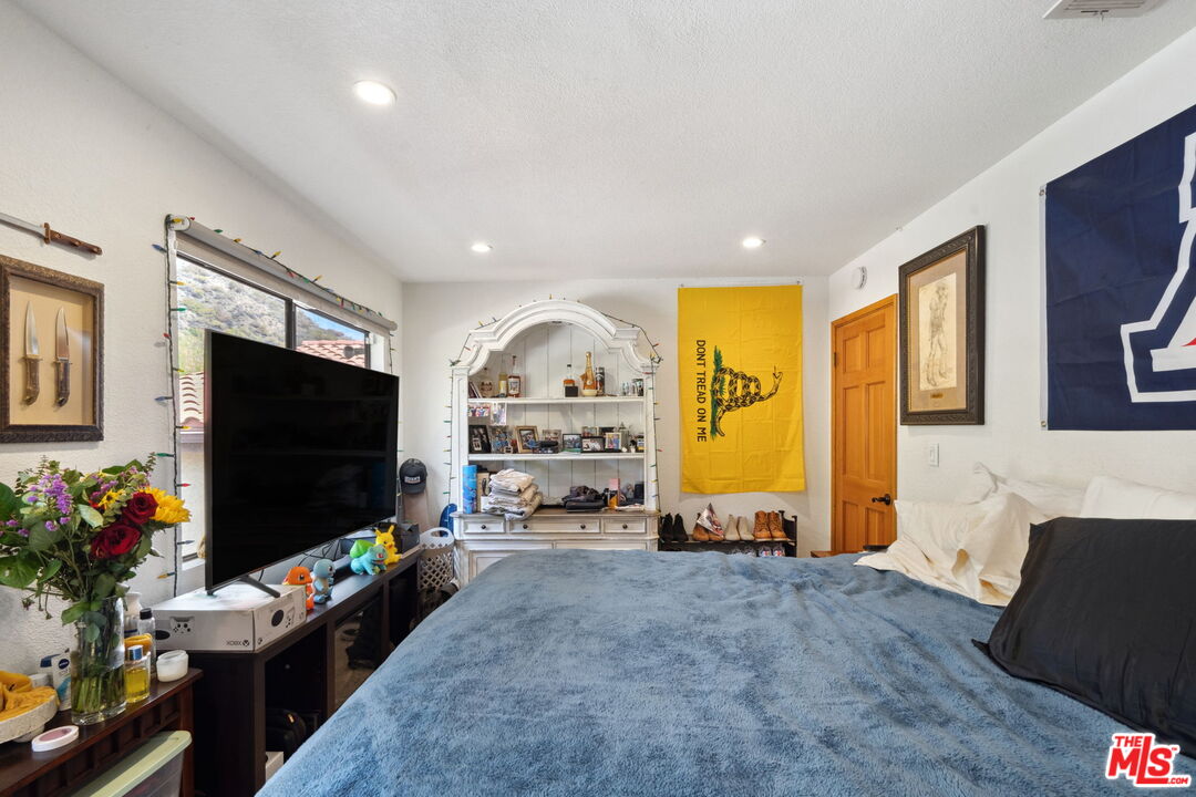 Calabasas, California, 91302, United States, 4 Bedrooms Bedrooms, ,3 BathroomsBathrooms,Residential,For Sale,1708601
