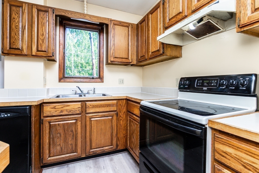 Lawrence, Massachusetts, 01841, United States, 6 Bedrooms Bedrooms, ,3 BathroomsBathrooms,Residential,For Sale,2048880