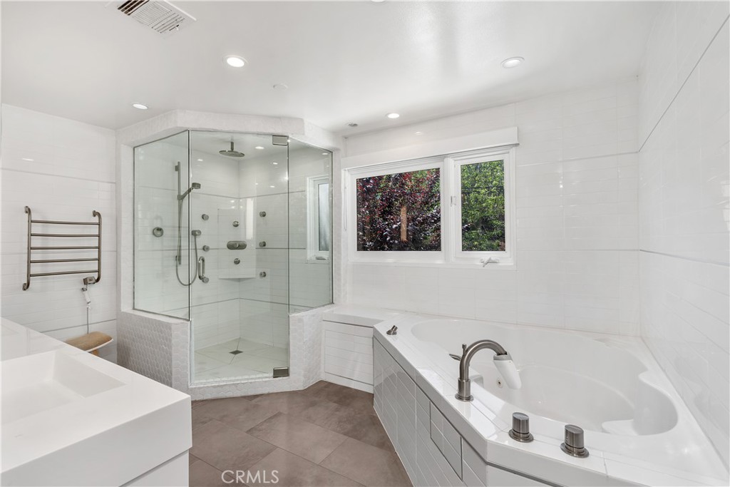 Los Angeles, California, 90046, United States, 3 Bedrooms Bedrooms, ,4 BathroomsBathrooms,Residential,For Sale,1817494